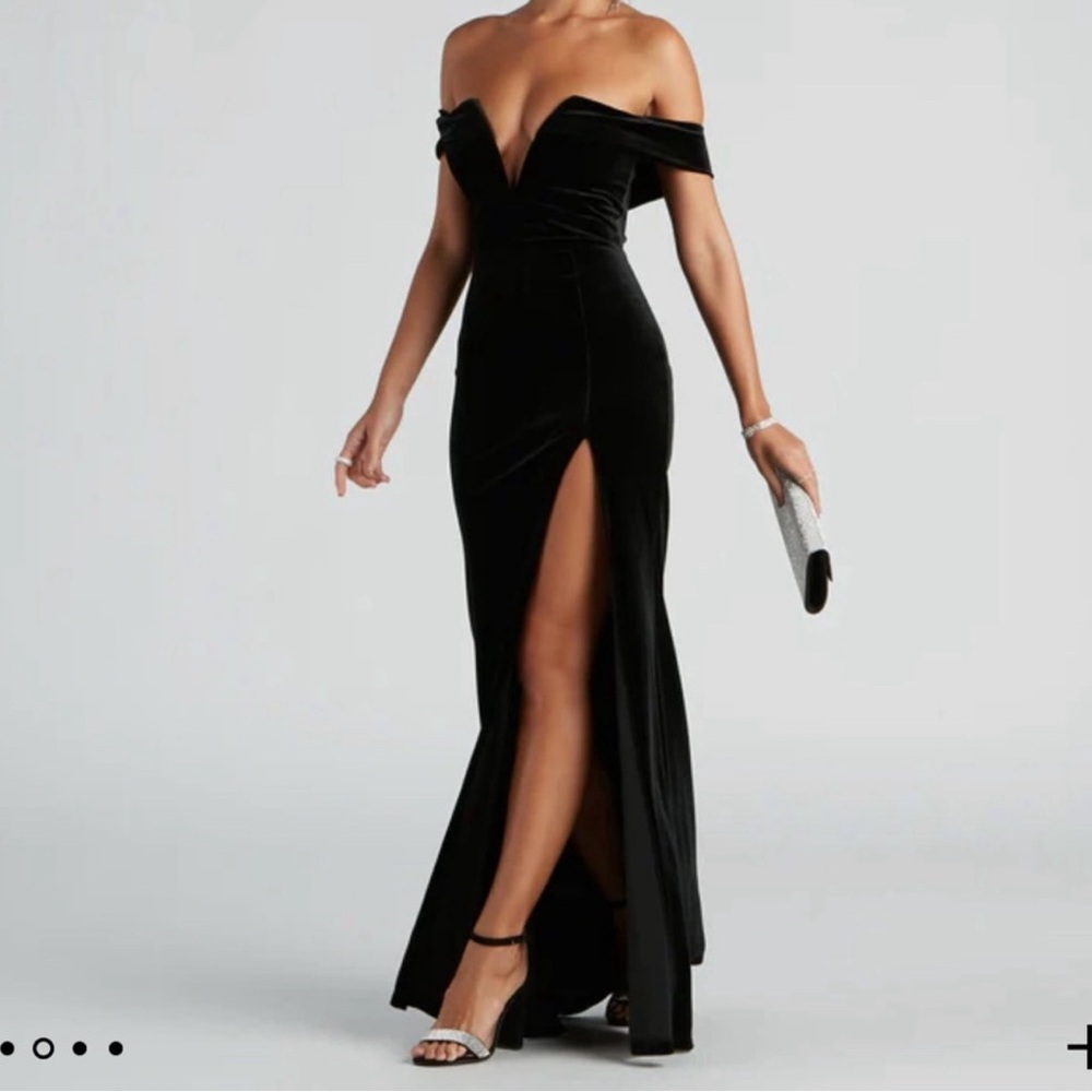 Windsor Black Velvet Gown w/ Deep Plunge, Leg Slit, Off Shoulder. Size X-Large